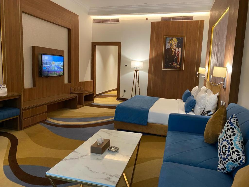 Tolip Resort El Galala Hills 아인 수크나 외부 사진 A room at the hotel