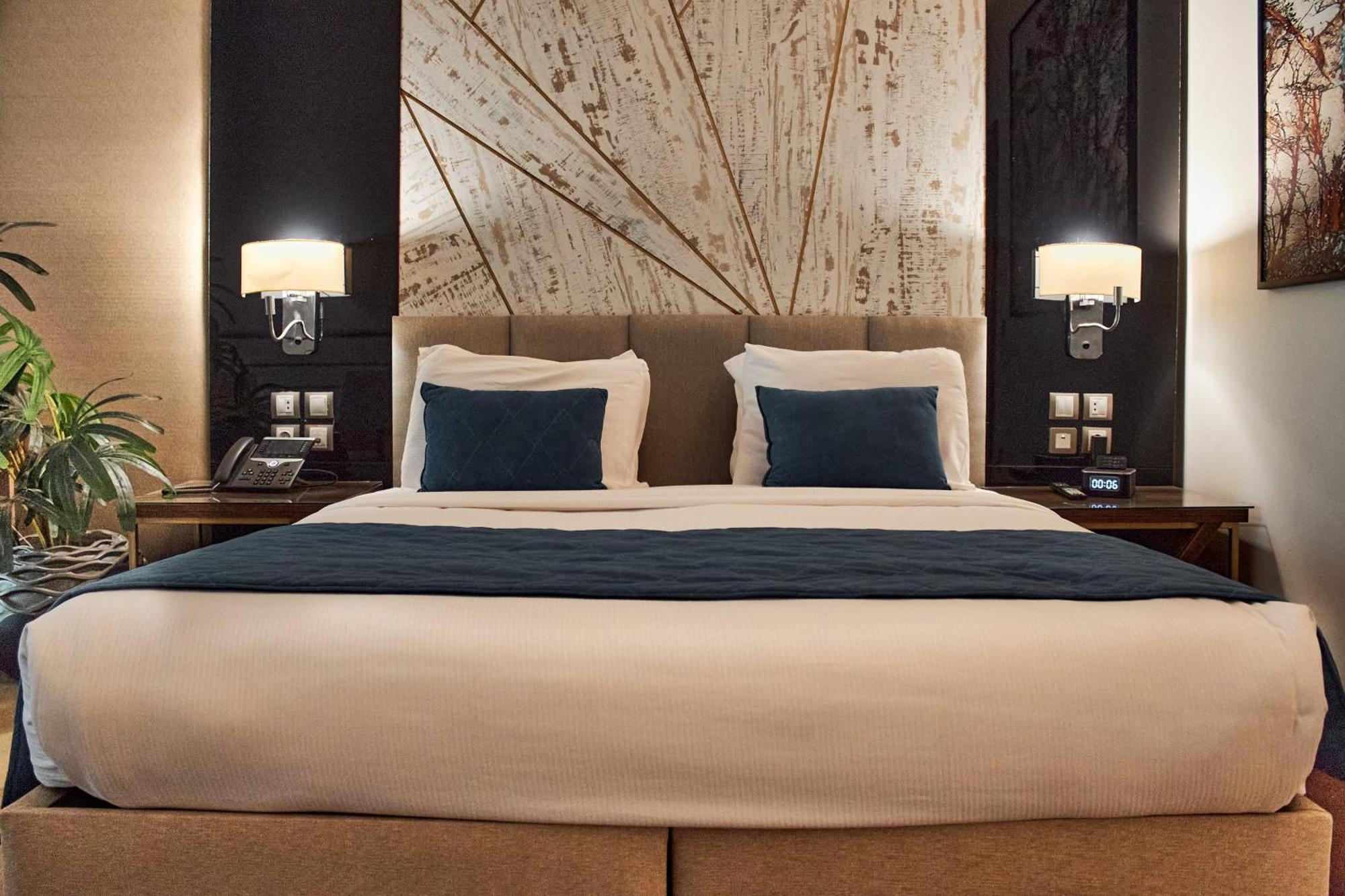 Tolip Resort El Galala Hills 아인 수크나 외부 사진 A bedroom at the hotel