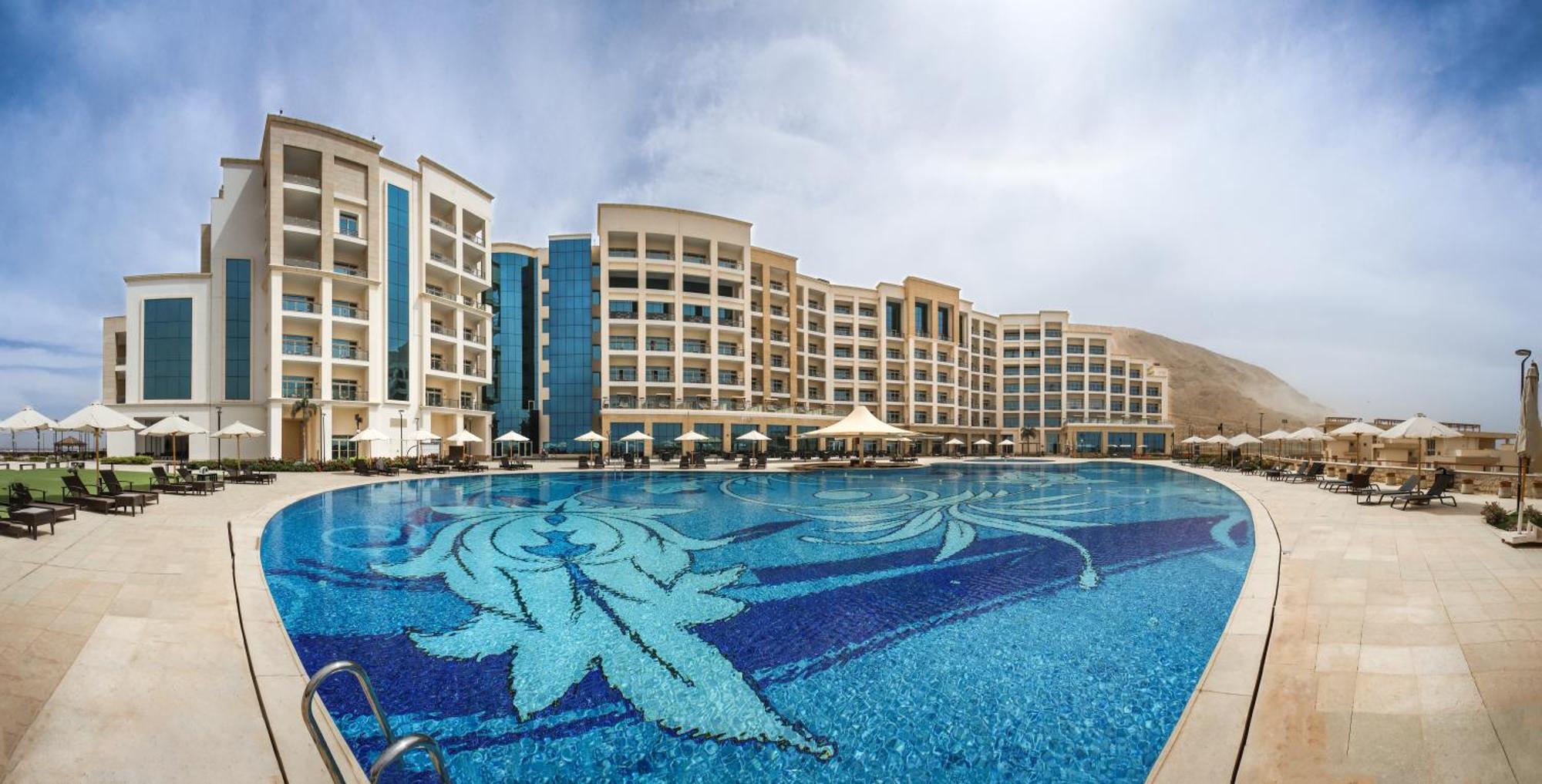 Tolip Resort El Galala Hills 아인 수크나 외부 사진 The swimming pool at the hotel