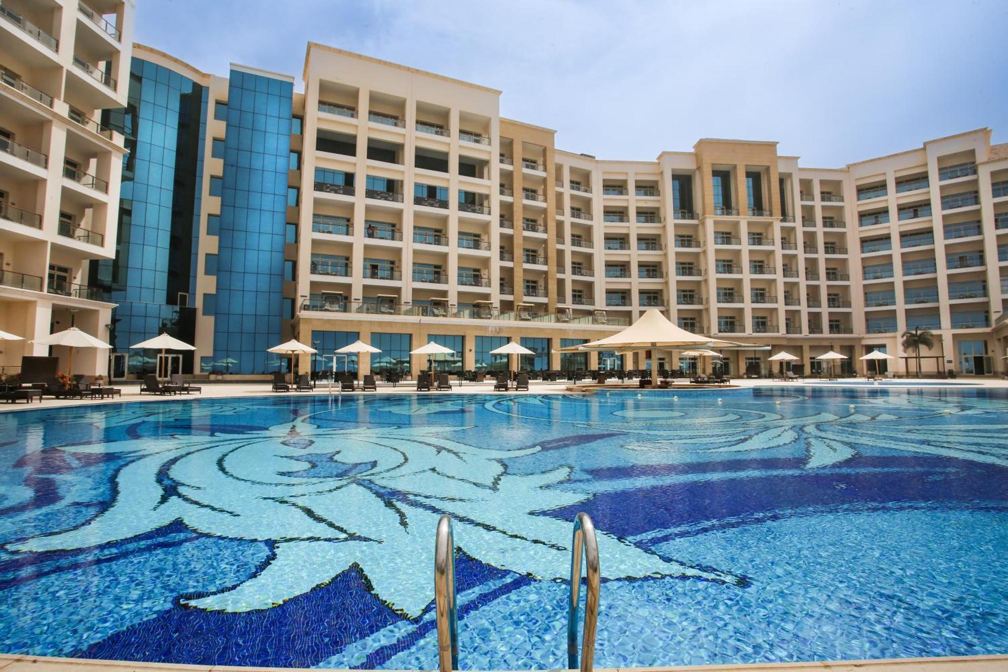 Tolip Resort El Galala Hills 아인 수크나 외부 사진 The swimming pool at the hotel
