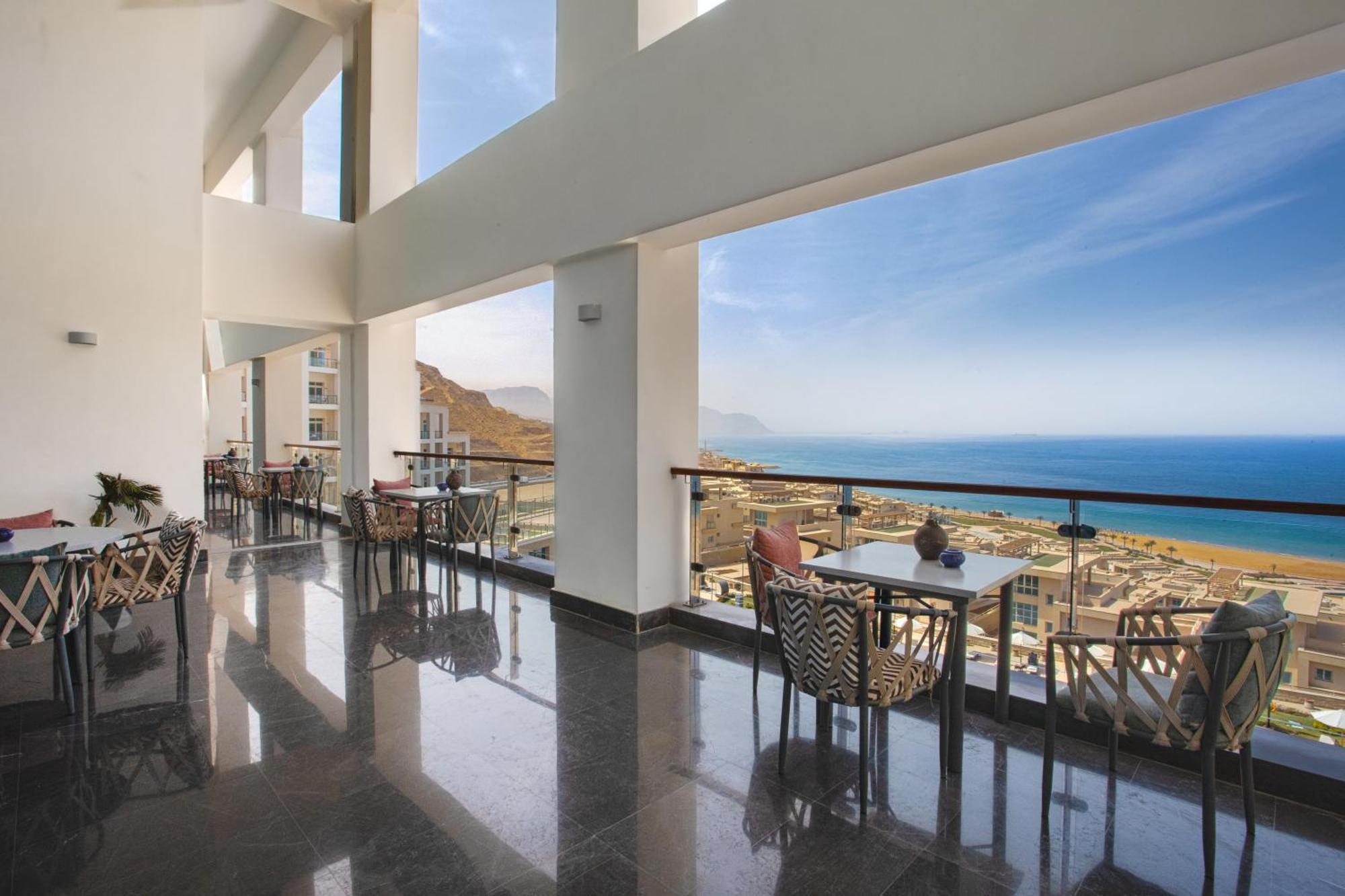 Tolip Resort El Galala Hills 아인 수크나 외부 사진 The restaurant at the hotel